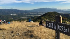 三ケ月山